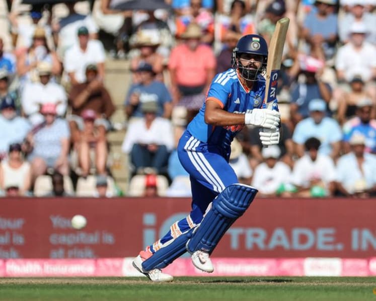 Traffic jam delay adds to India's woes ahead of 56-run T20 loss to England
