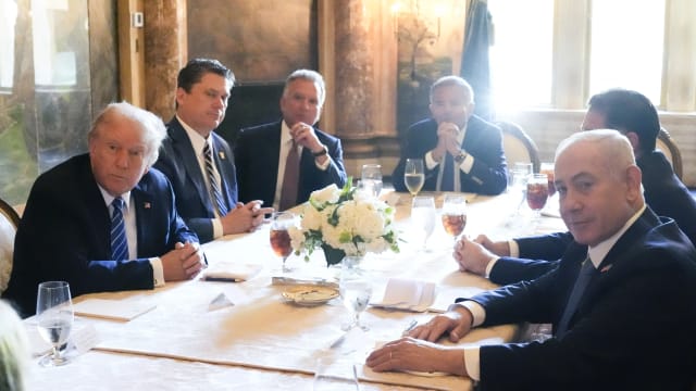 特朗普会见内坦亚胡 批评哈里斯对卡萨战争发表不敬言论