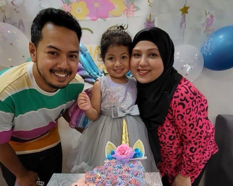 This Singapore mum is 1 of 2 people in the world with a very rare cancerous brain tumour but she's not giving up