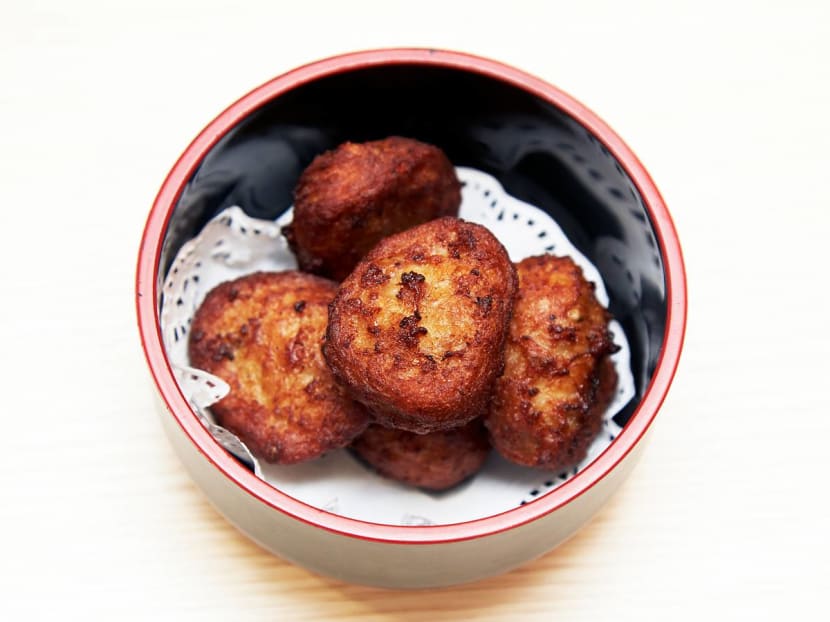 Ex-Ch 8 Stars Cassandra See And Tang Miaoling Now Run A Kopitiam Stall: "People Took Pics Of Us Scrubbing The Floor"