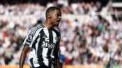 Isak standoff with Newcastle not ideal, says Howe
