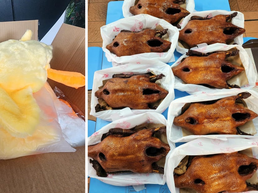Man showed up at 4am to queue for free duck bag from braised duck hawker stall