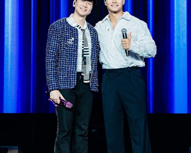 JJ Lin performs with Running Man star Kim Jong-kook at South Korea concert