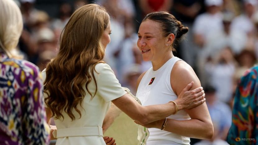 Unforgiving Swiatek crushes Anisimova 6-0 6-0 to win maiden Wimbledon crown