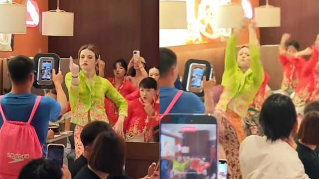 中国舞团穿娘惹服踢腿热舞引议 本地餐馆：将加强管理