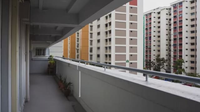 铁杆攻击邻居导致对方短暂失明 八旬老翁坐牢七周