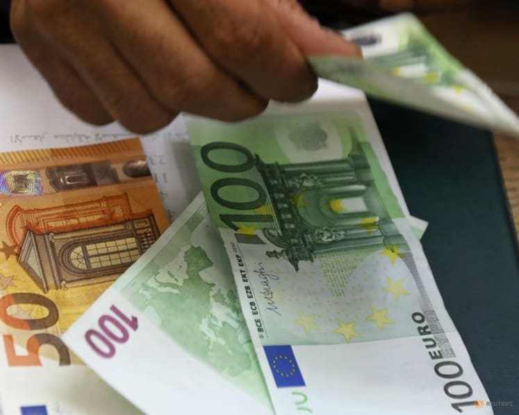 Euro weaker after report ECB chief to leave; dollar higher after data, Fed minutes