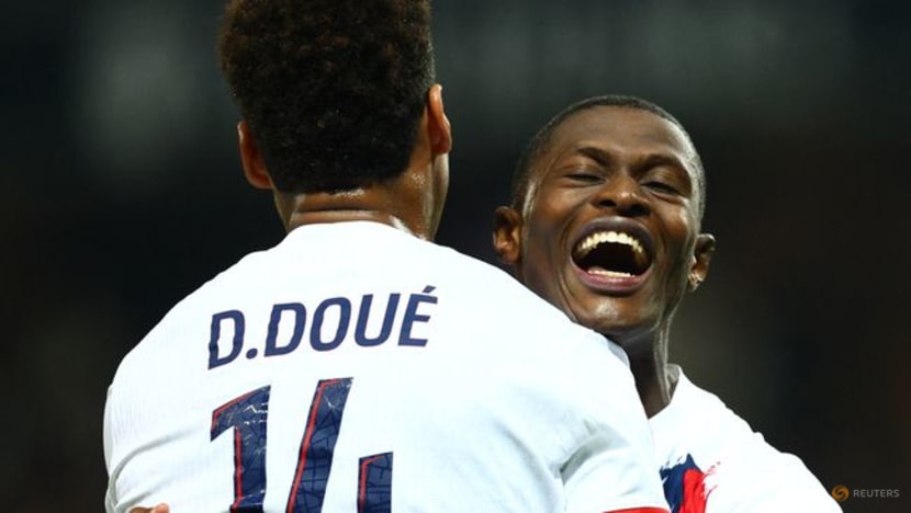 Mendes guides PSG to top of Ligue 1 with 4-0 win at Nice