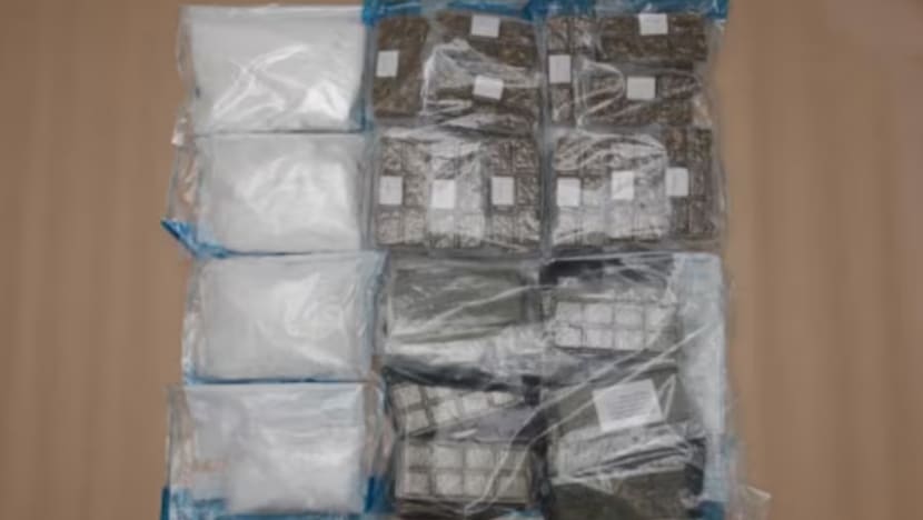 Lelaki diberkas cuba seludup lebih 3.2kg ganja, 1.7kg Ice di Pusat Pemeriksaan Woodlands