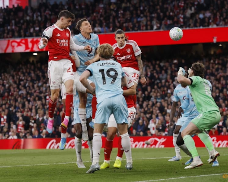 Arsenal close in on title with narrow win over Burnley