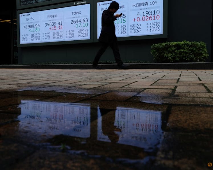 Global bonds tumble as flaring inflation spooks investors