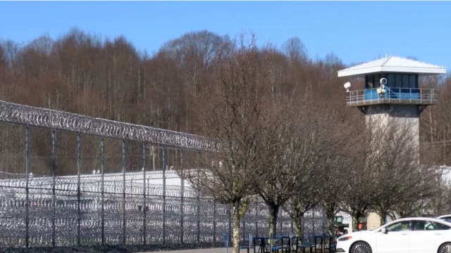 美国监狱发生袭警事件   五名狱警受伤
