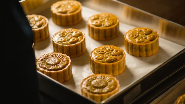 传工人掉入搅拌机后月饼还继续卖 中国当局辟谣称不实