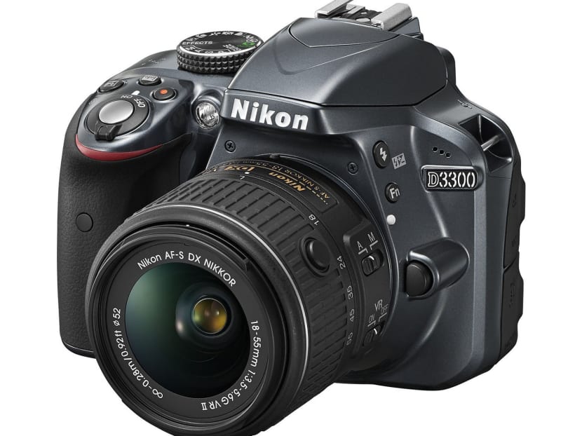 Nikon announces new DSLR with retractable kit lens