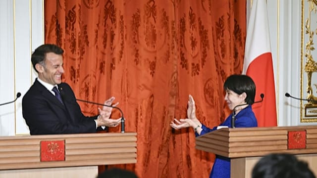 高市早苗马克龙玩动漫梗 同台互发“龟派气功”