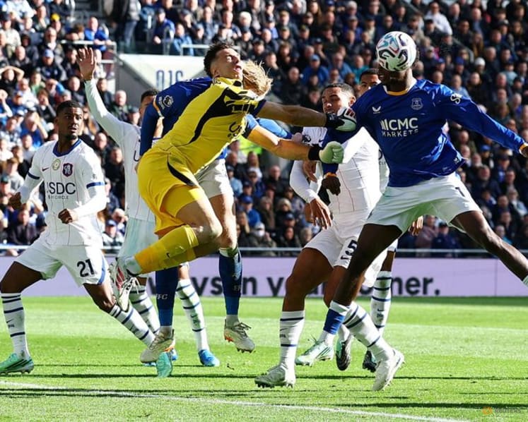 Neto double fires Chelsea past Everton but Martinez injury mars win
