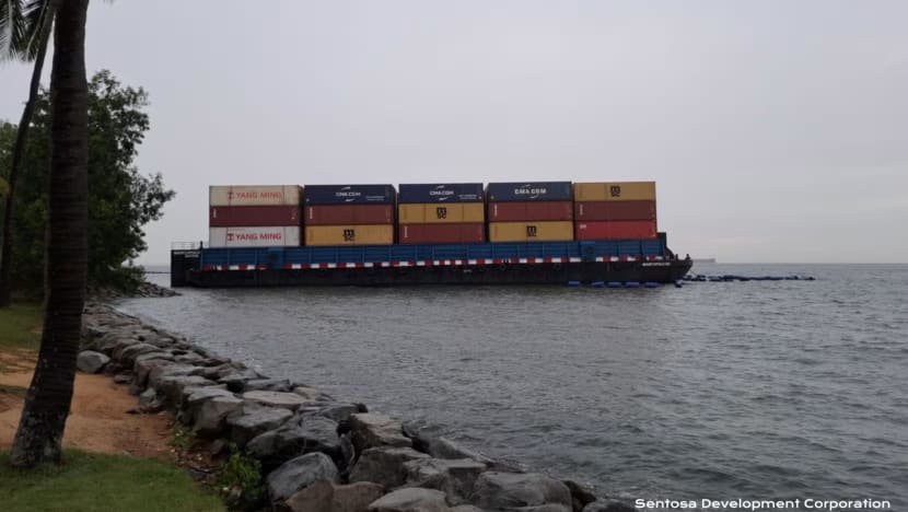 Kapal kontena terkandas di Pantai Tanjong di Sentosa, tiada kecederaan atau pencemaran dilaporkan