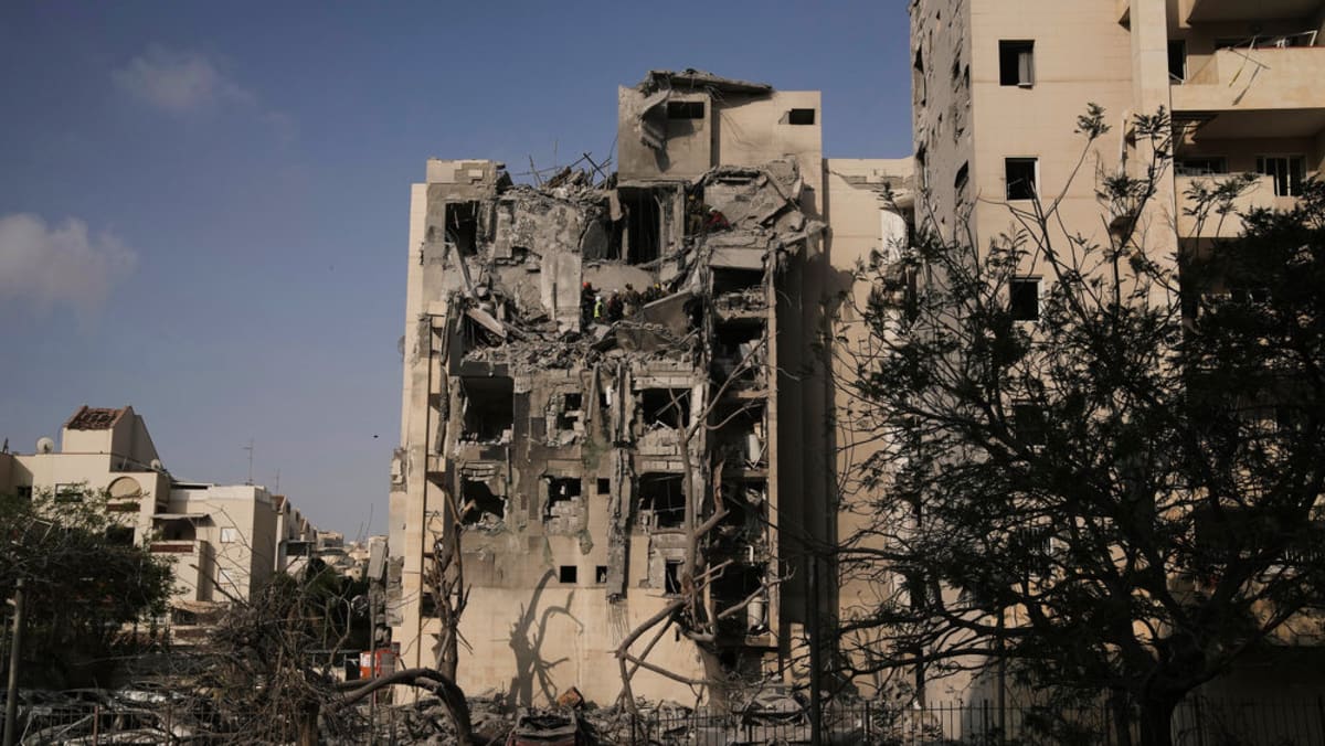 Israel berichtet von Wellen iranischer Raketen, kurz nachdem Trump einen ...