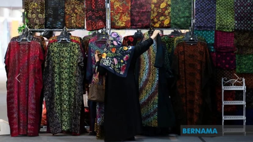 Bazar kraf Aidilfitri tampilkan batik Malaysia, songket dan kraf tangan Bazar kraf Aidilfitri tampilkan batik Malaysia, songket dan kraf tangan