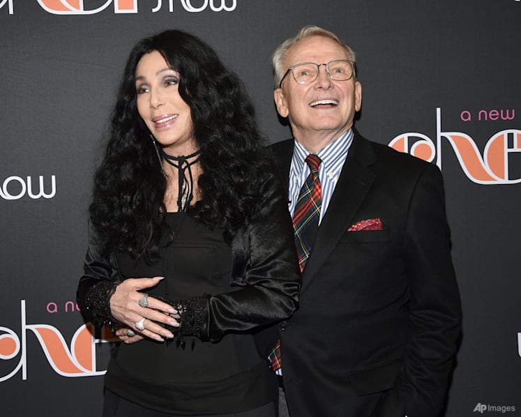 Bob Mackie, designer to the stars who dressed Cher and Marilyn Monroe and defined '70s glamour, dies at 87