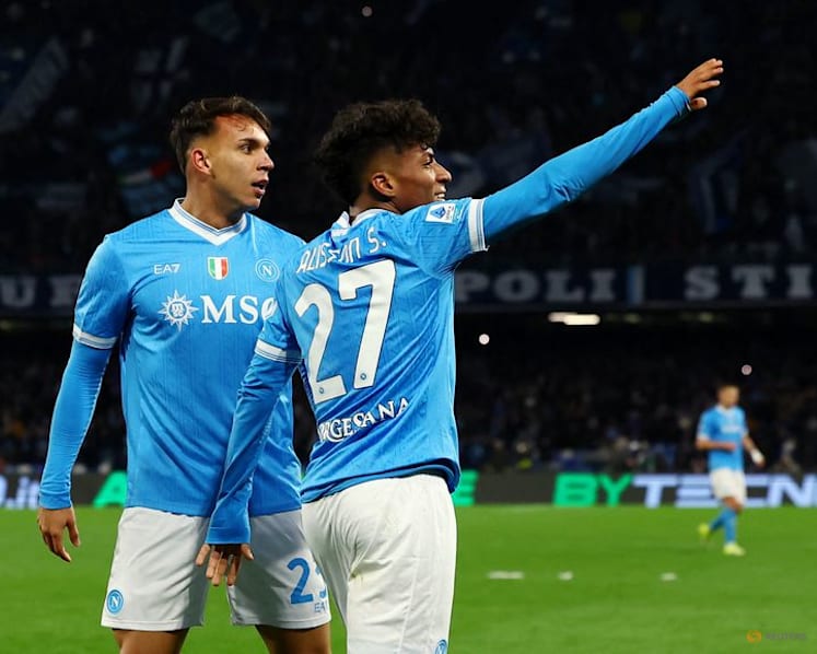 Napoli stay third after late goal earns 2-2 draw with Roma