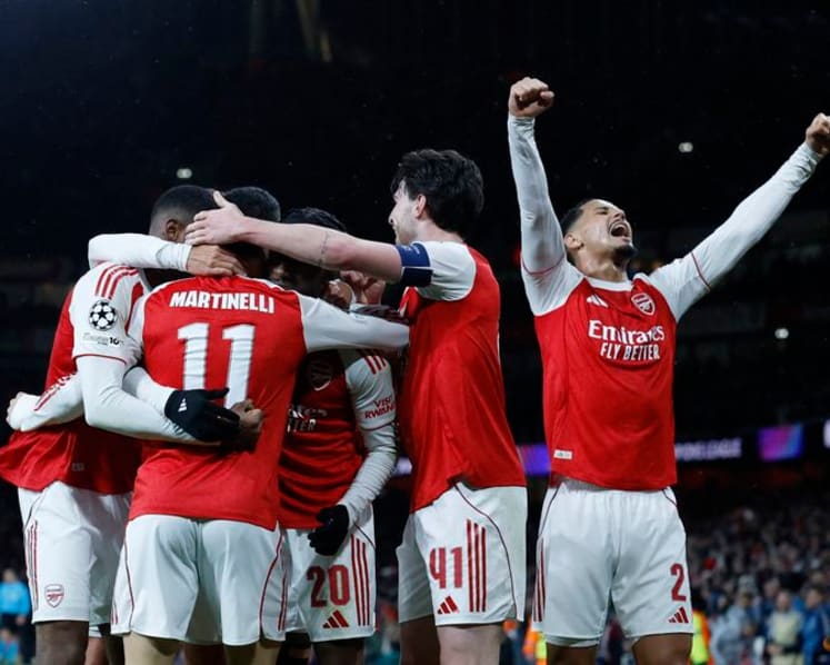 Arsenal stun Bayern Munich to seize Champions League top spot