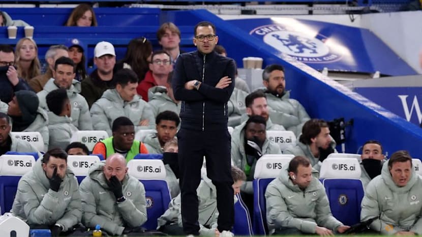 Focus on decisions, not huddle, Chelsea's Rosenior tells referee