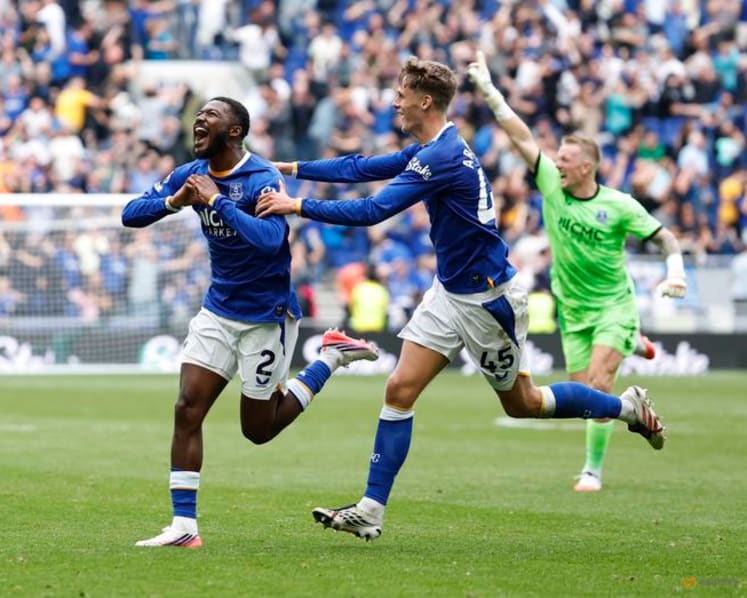 Maitland-Niles screamer earns Everton 2-2 draw with Man Utd