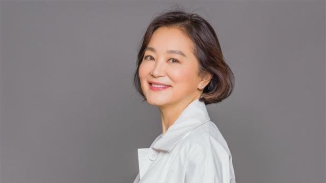 林青霞也曾是辣妹！外套里只穿内衣照疯传