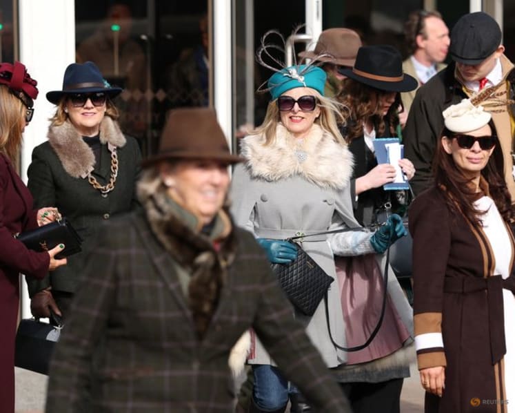 Horse racing-Leading British horses line up for stellar first day as Cheltenham Festival begins