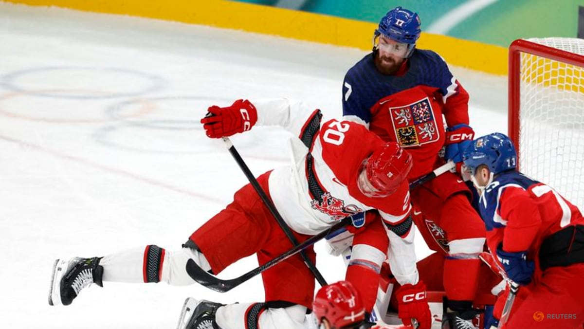 Ice hockey-Czechs set for 'biggest game' against Canada in quarter-finals