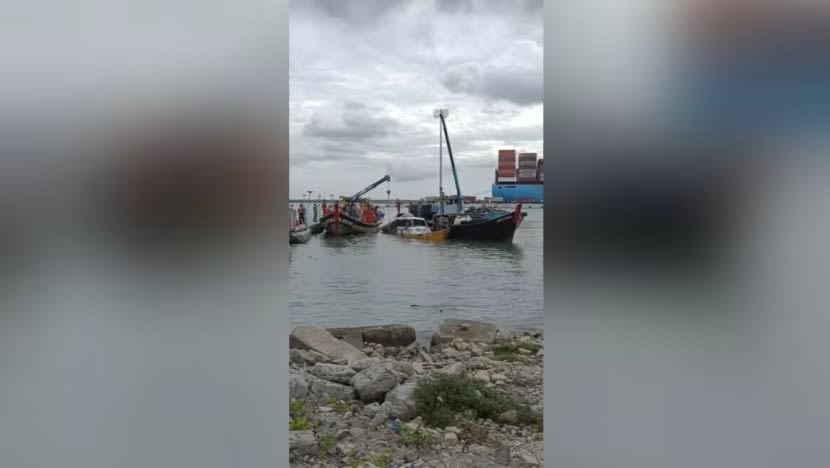 Bot terbalik di Pelabuhan Klang: Mayat pasangan suami isteri ditemui