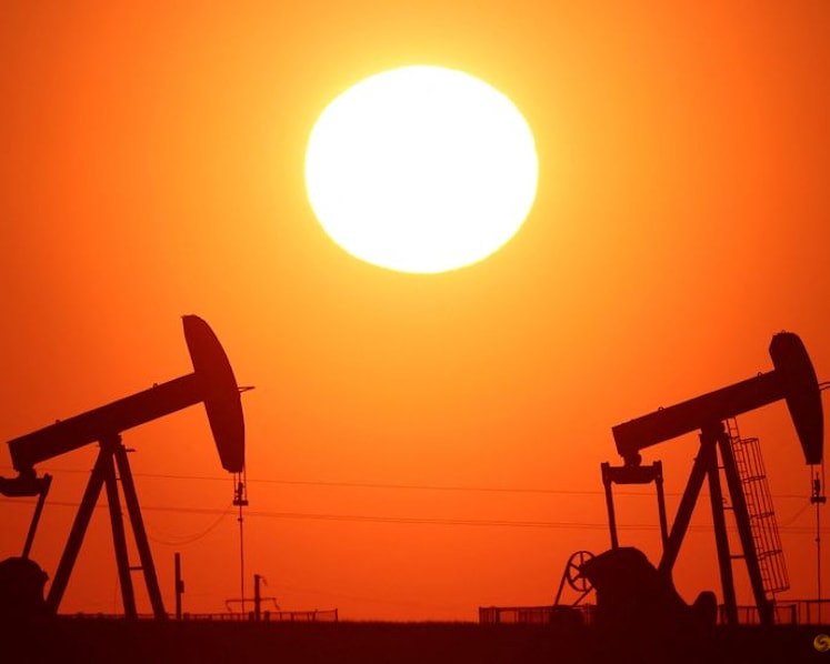 Oil settles 1% higher as hopes of renewed US-Iran negotiations offset Houthi threat