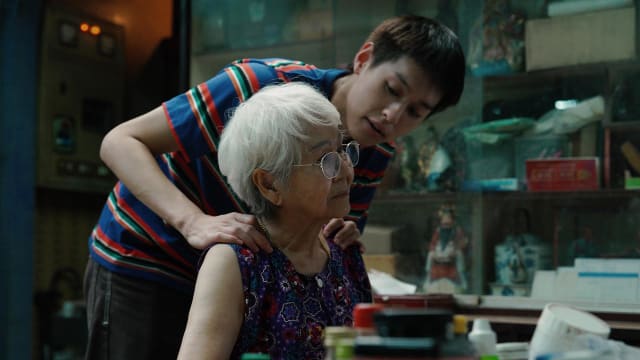 “How To Make Millions Before Grandma Dies”　催泪祖孙情