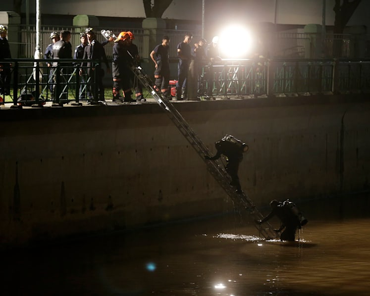 2 women killed after car plunges into Singapore River