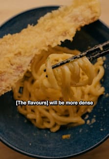 It's almost impossible to get a seat at Udon Shin, the tiny udon specialist from Tokyo that everyone is queueing for! Other than its uniquely chewy, super long udon, the diner is also famous for its carbonara with a looong piece of tempura bacon! #8dayseatrestaurant #tokyo #udon #tiktoksg