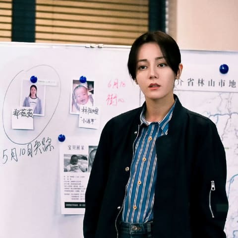 迪丽热巴新戏引争议！竟用BTS Suga童年照打造“失踪儿童”，粉丝怒怼要求道歉
