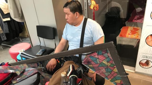 乌节商业中心天降玻璃窗伤人 建设局正调查事件原因