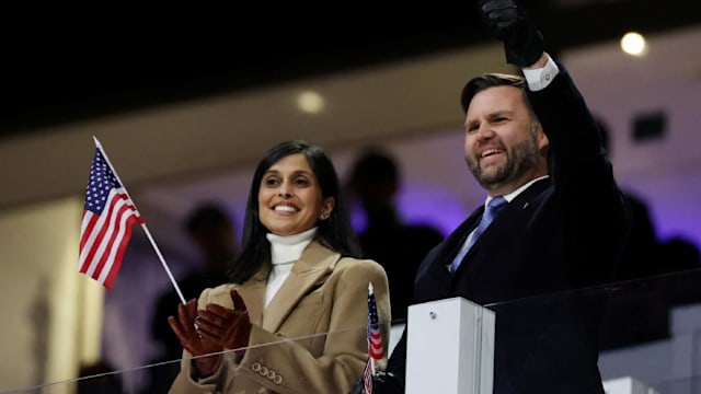 万斯出席冬奥开幕礼被嘘 美国代表队进场获掌声