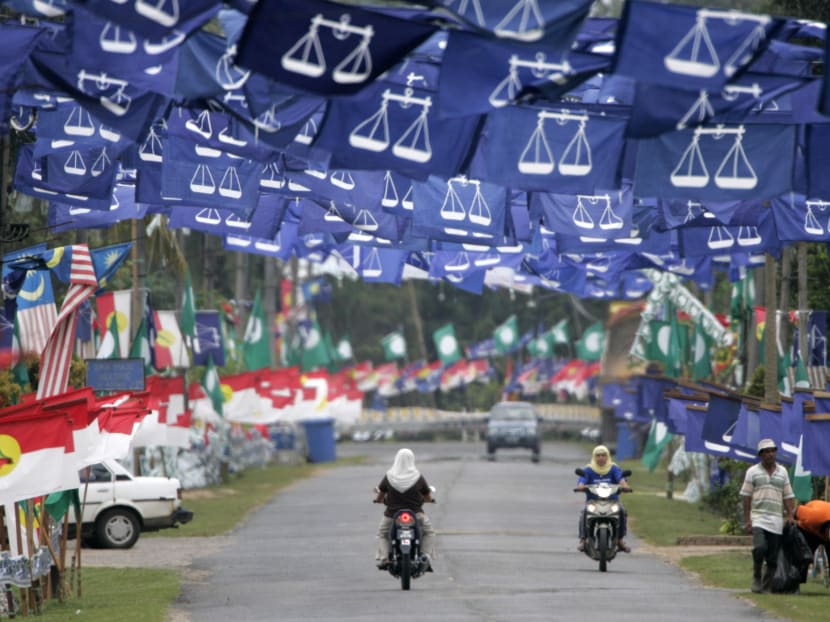 Flags of Malaysia's ruling BN coalition and the opposition Parti Islam SeMalaysia are displayed in Kampung Alor Limbat, Terengganu. English daily The Star reported that Malaysia’s Parliament will be dissolved on March 28, 29 or 30, making way for a general election that must be held by August. Photo: Reuters Flags of Malaysia's ruling BN coalition and the opposition Parti Islam SeMalaysia are displayed in Kampung Alor Limbat, Terengganu. English daily The Star reported that Malaysia’s Parliament will be dissolved on March 28, 29 or 30, making way for a general election that must be held by August. Photo: Reuters