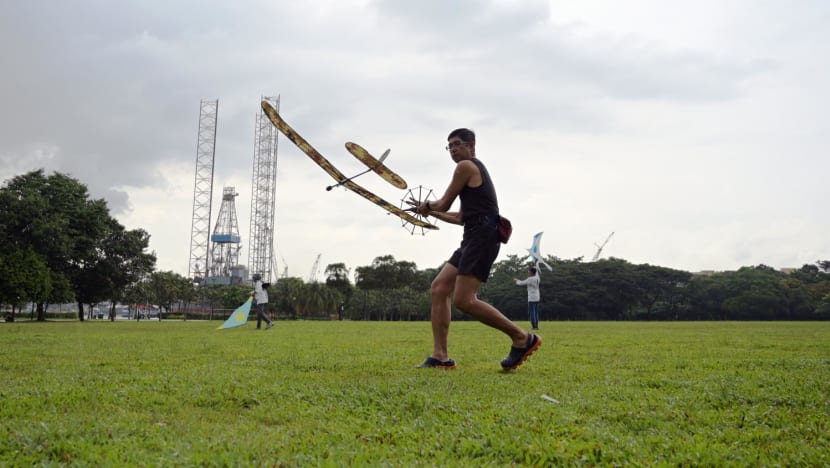 Kurang kawasan lapang dan ruang terhad tak halang penggemar layang-layang Singapura terus ‘ke udara’ Kurang kawasan lapang dan ruang terhad tak halang penggemar layang-layang Singapura terus ‘ke udara’
