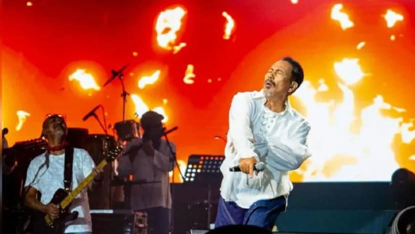 10,000 sampul duit Raya RM1 bertaburan dari bumbung konsert M Nasir ada makna tersendiri 10,000 sampul duit Raya RM1 bertaburan dari bumbung konsert M Nasir ada makna tersendiri