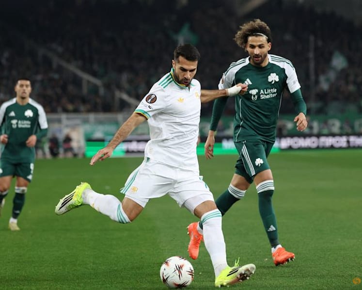 Lyon top Europa League standings, Roma through to last eight