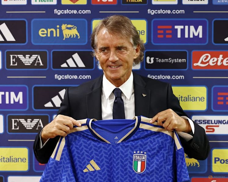 Mancini names nine uncapped players in expanded Italy squad after summer turmoil