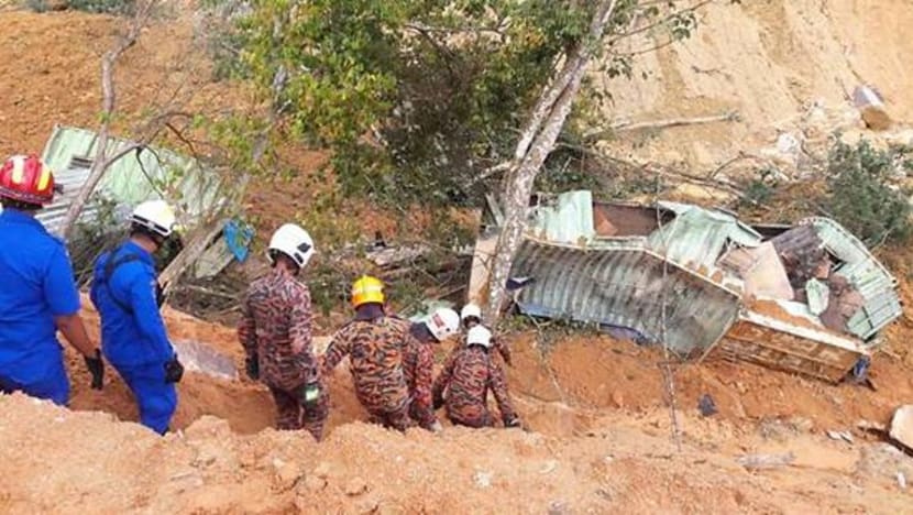 Lagi 10 orang dipercayai tertimbus akibat tanah runtuh