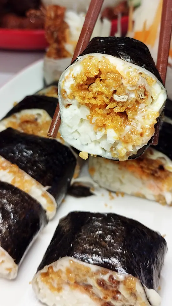 长得像寿司卷的软壳蟹紫菜薄饼，只在“Taste Ipoh”吃得到！