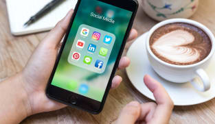 Kini kamu bisa pajang akun Instagram di profil WhatsApp, begini caranya