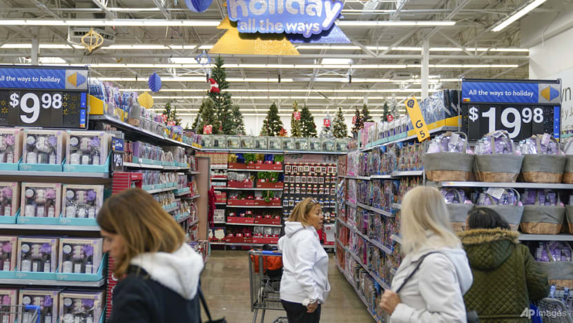 Excess inventories force US retailers to cut prices, offer big discounts this holiday season Excess inventories force US retailers to cut prices, offer big discounts this holiday season