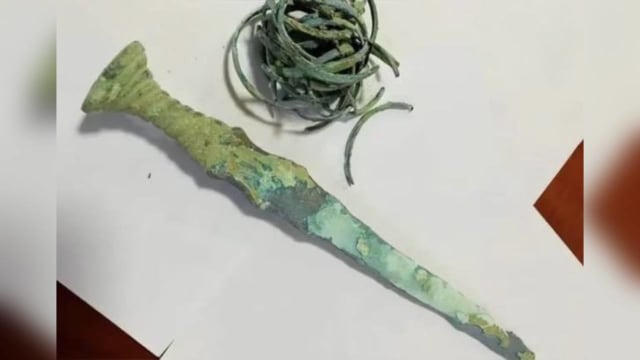 男子花千元向路人买“好东西” 鉴定后发现真的是好东西
