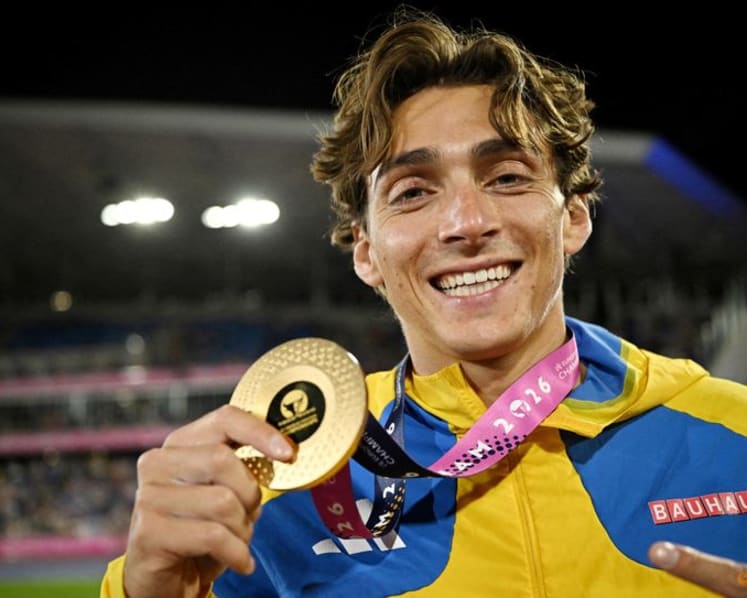 Duplantis swaps pole for microphone with anthem for World Athletics Ultimate